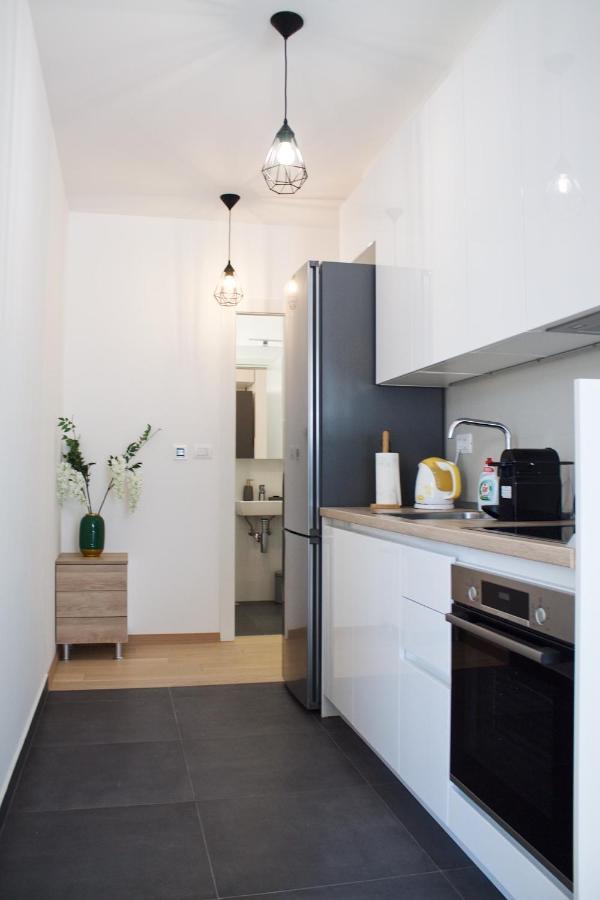 Cozy Seaside Apartment With Pool & Terrace スプリト エクステリア 写真