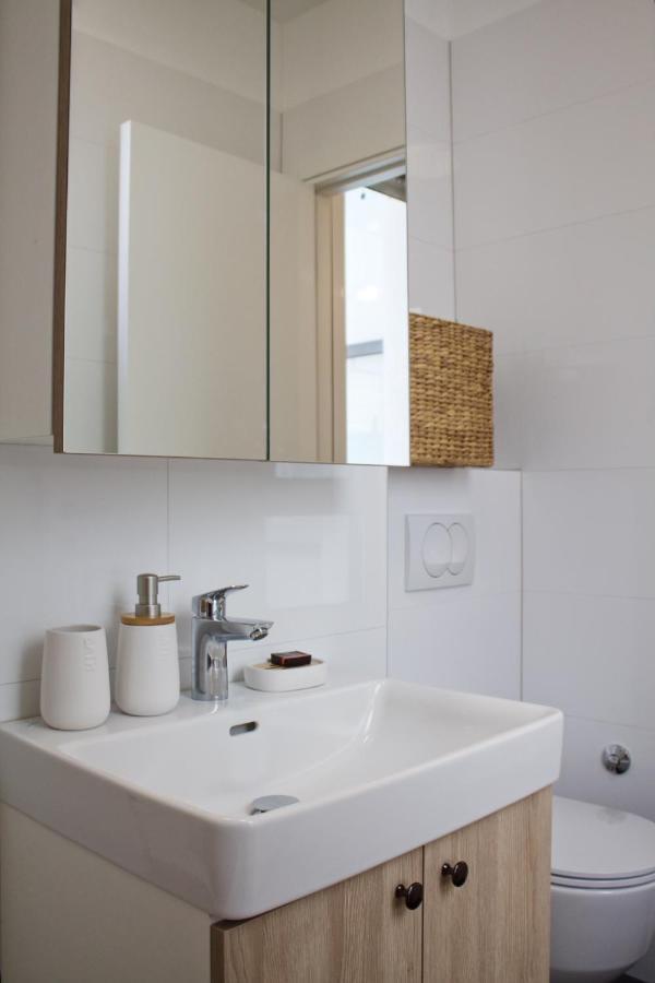 Cozy Seaside Apartment With Pool & Terrace スプリト エクステリア 写真