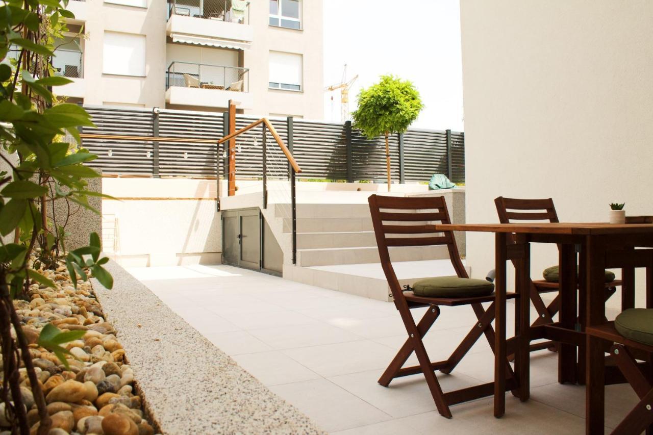 Cozy Seaside Apartment With Pool & Terrace スプリト エクステリア 写真