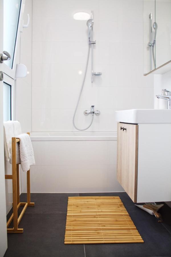Cozy Seaside Apartment With Pool & Terrace スプリト エクステリア 写真