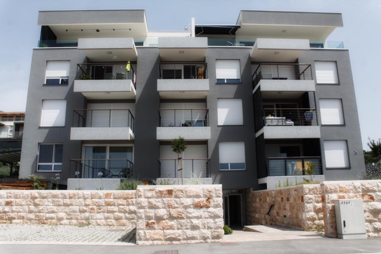 Cozy Seaside Apartment With Pool & Terrace スプリト エクステリア 写真