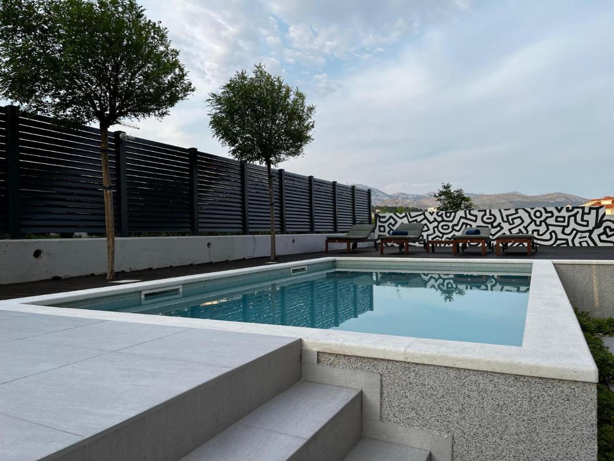 Cozy Seaside Apartment With Pool & Terrace スプリト エクステリア 写真