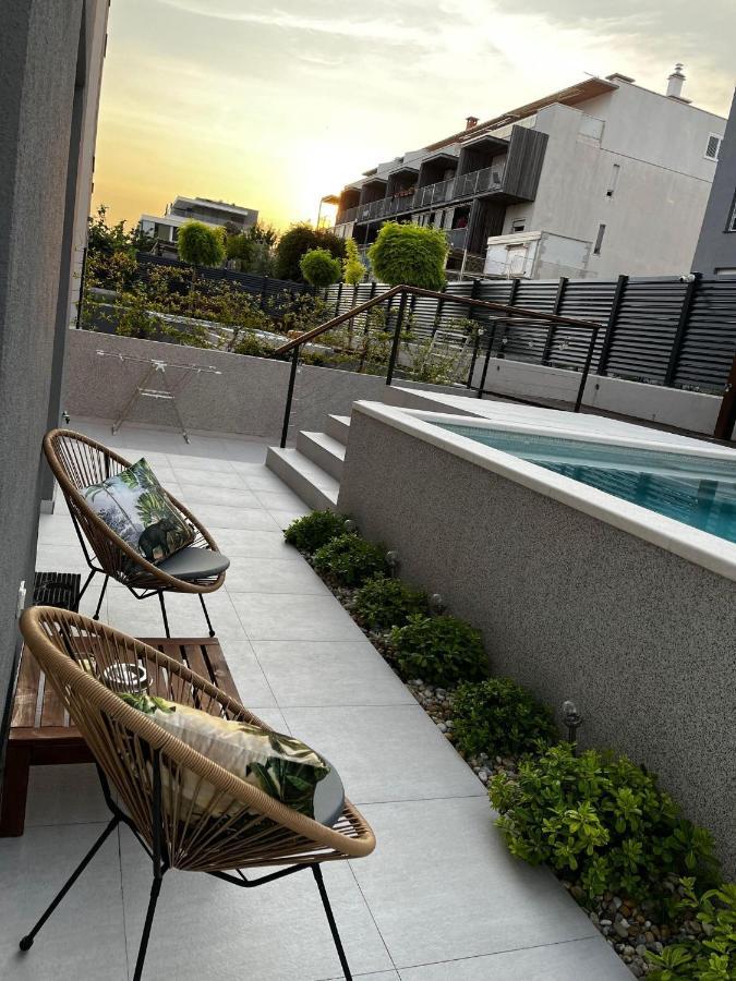 Cozy Seaside Apartment With Pool & Terrace スプリト エクステリア 写真