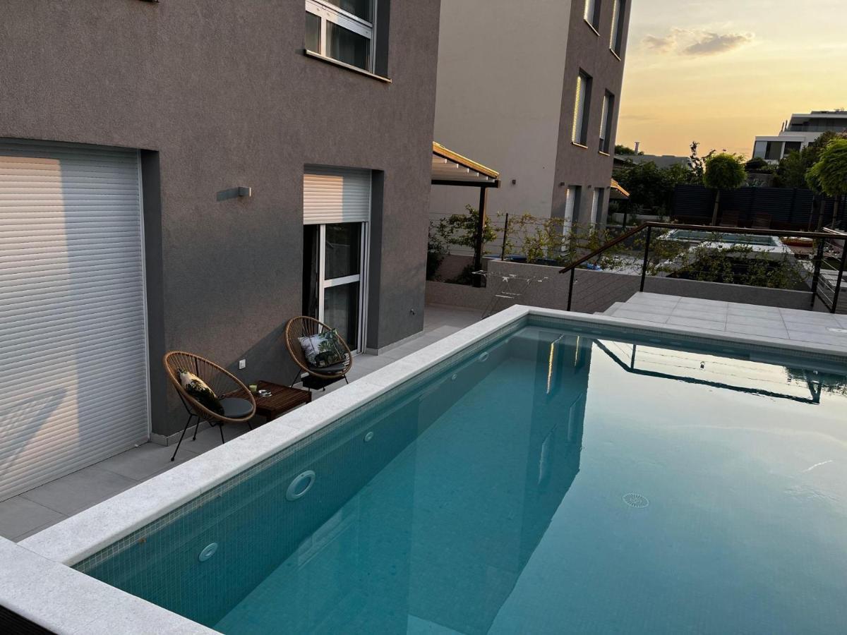 Cozy Seaside Apartment With Pool & Terrace スプリト エクステリア 写真