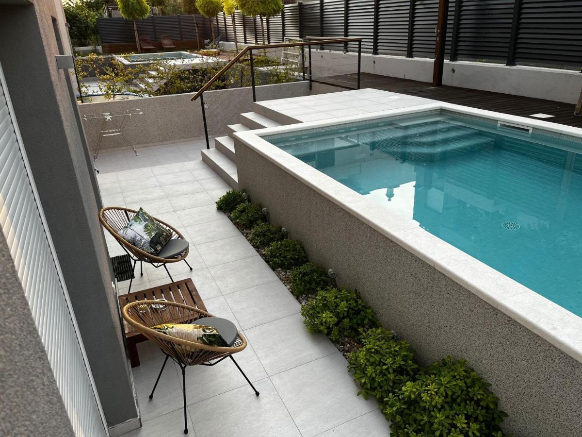 Cozy Seaside Apartment With Pool & Terrace スプリト エクステリア 写真